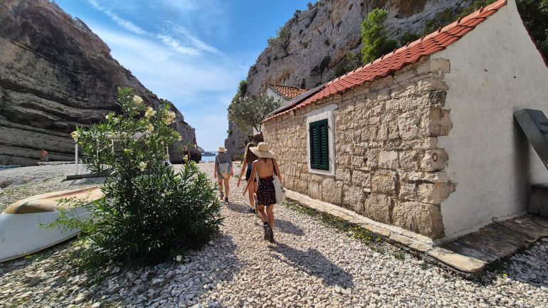 Stiniva na Visu