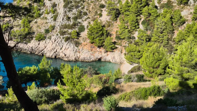 Lučišće - Uvala i plaža Lučišća