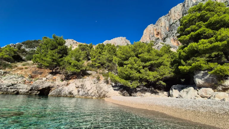 Lučišće - Uvala i plaža Lučišća