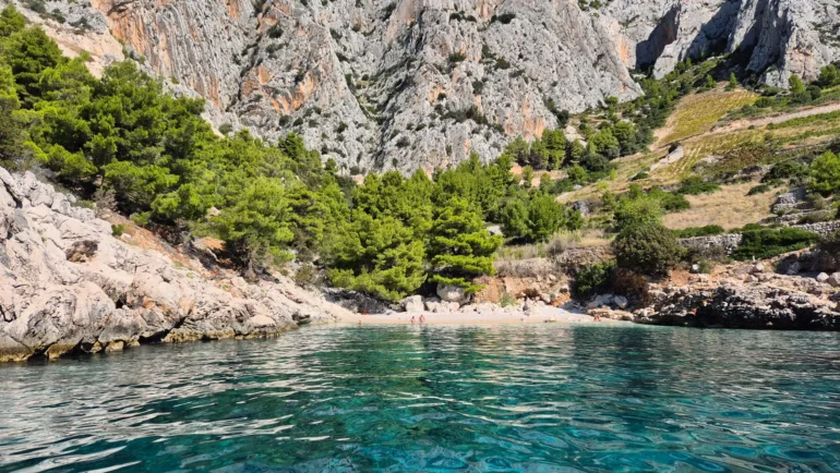 Lučišće - Uvala i plaža Lučišća