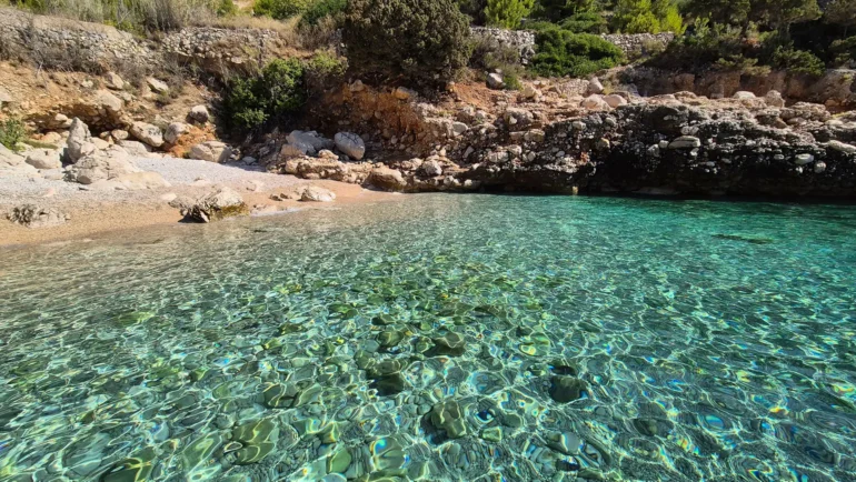 Lučišće - Uvala i plaža Lučišća