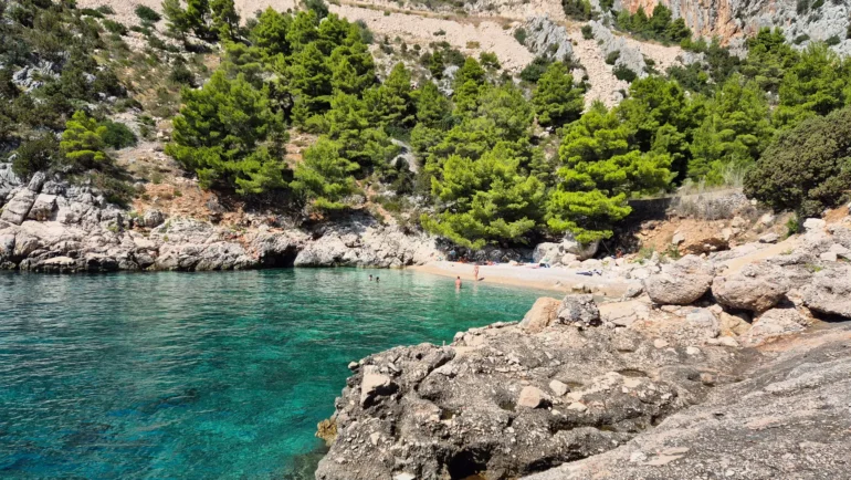 Lučišće - Uvala i plaža Lučišća