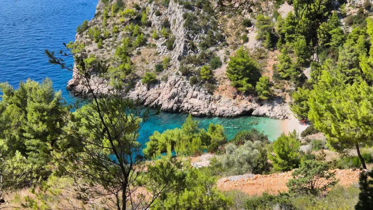 Lučišće - Uvala i plaža Lučišća